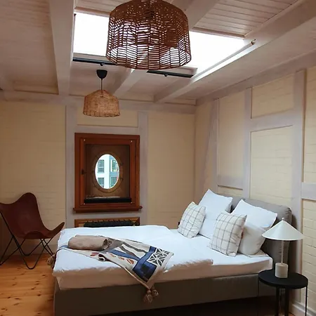 Stadtvilla An Der Viergelindenbruecke Homestay Rostock