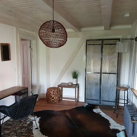 Stadtvilla An Der Viergelindenbruecke Homestay Rostock